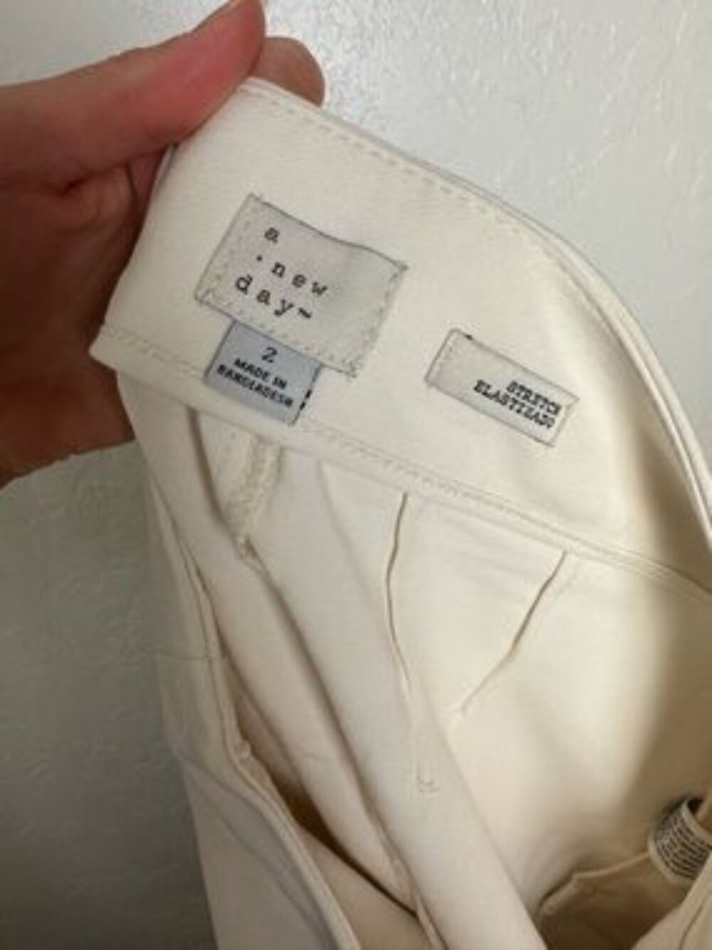 Off White High-Rise Tailored Shorts - Picture 4 of 5